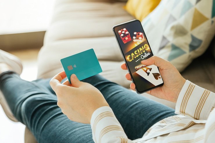 Pengguna memeriksa keamanan akun digital